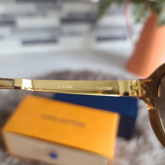 AUTHENTIC LOUIS VUITTON CAT EYES SUNGLASSES - Picture 8 of 9